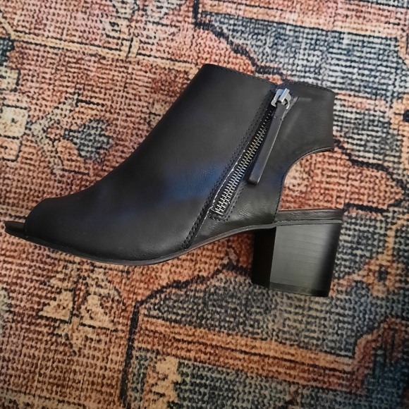 LIKE NEW! Black block heel size 8M Sugar brand - Picture 4 of 9